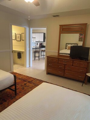 2 chambres, fer et planche à repasser, Wi-Fi, draps fournis