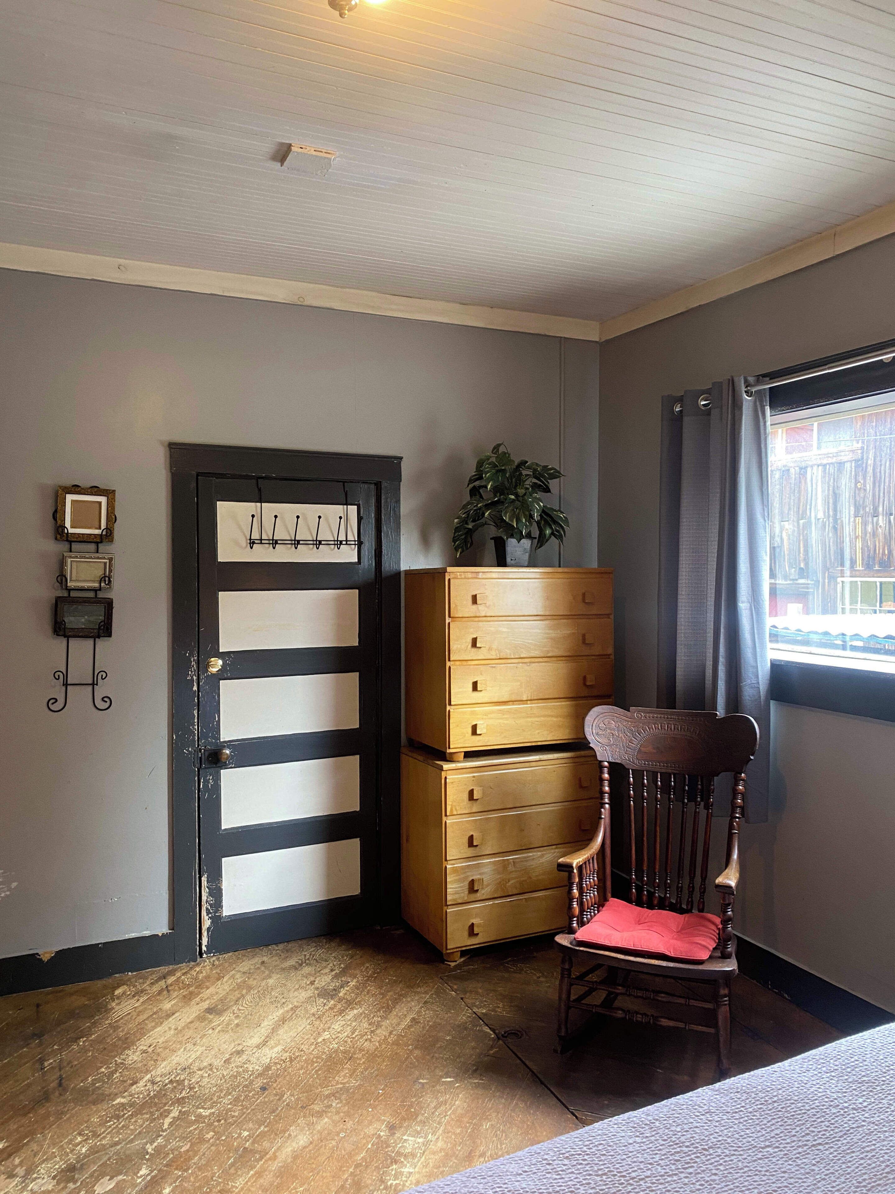 2 Schlafzimmer, Schreibtisch, Bügeleisen/Bügelbrett, Reisekinderbett
