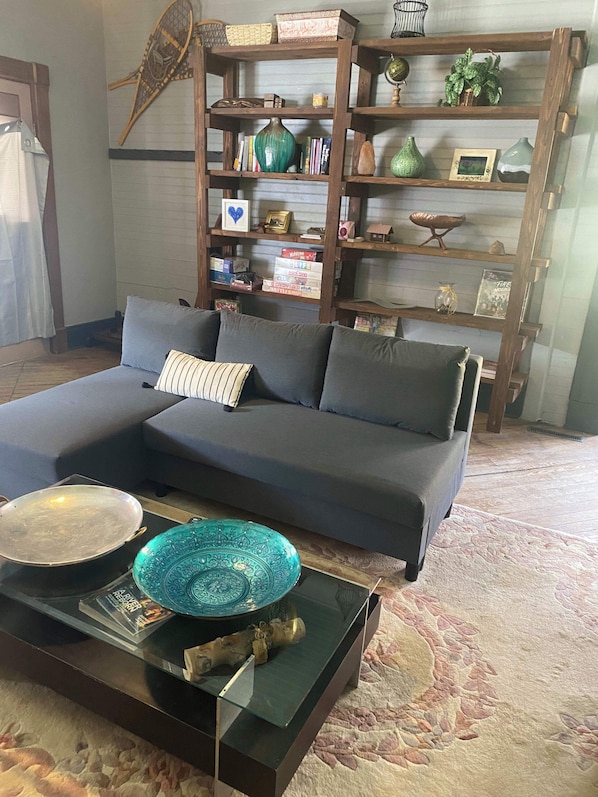 TV, fireplace, books, offices