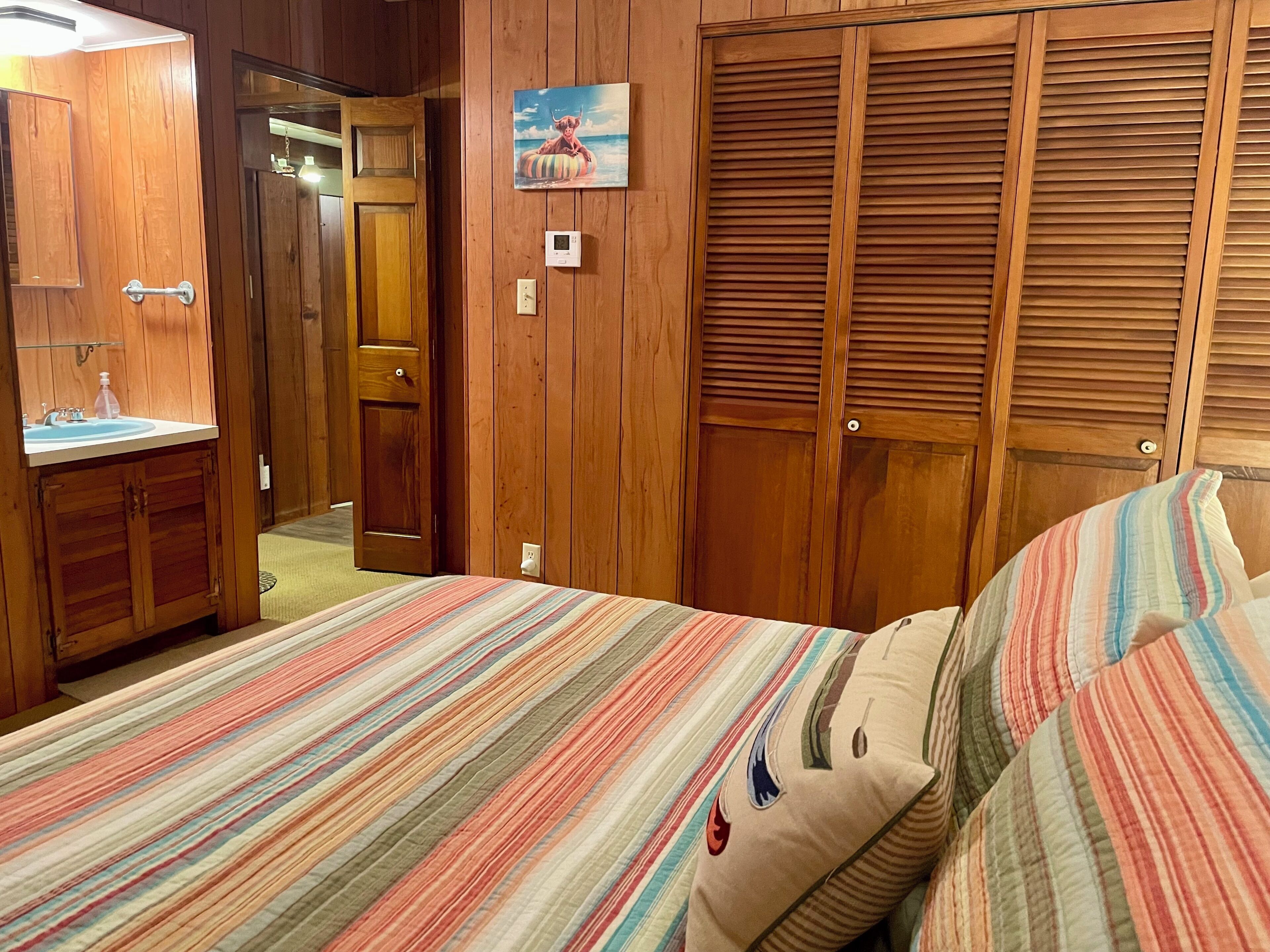 3 chambres, fer et planche à repasser, Wi-Fi gratuit, draps fournis