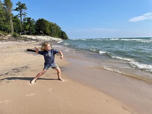 Beach nearby, sun-loungers, beach towels - NEW! Charming 3BR/2BA Lake House in the Woods of the desirable Black River area (Sheboygan)
