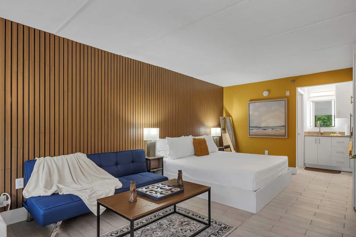 Comfort Apartment, 1 King Bed with Sofa bed | 1 bedroom, premium bedding, individually decorated