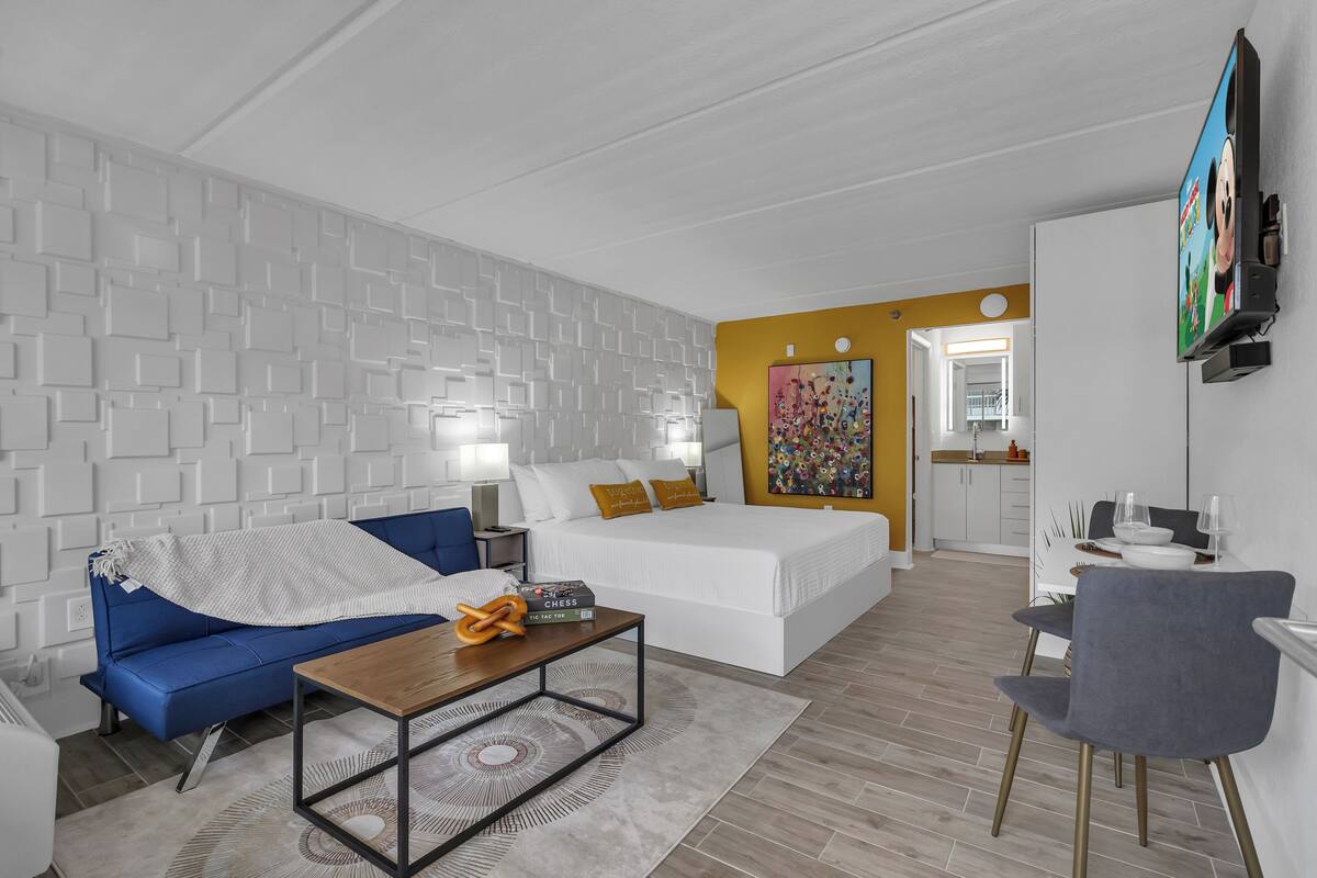 Design Apartment, 1 King Bed with Sofa bed, Patio | 1 bedroom, premium bedding, individually decorated