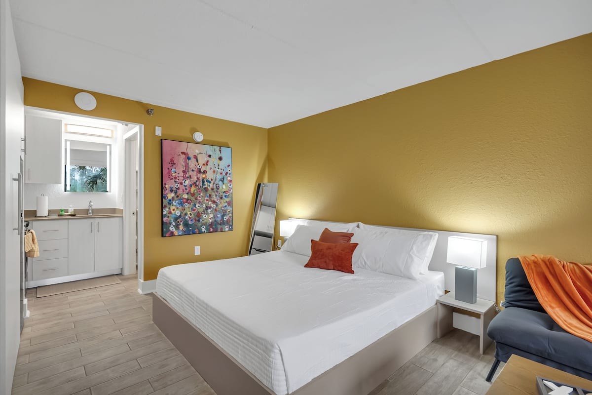 Apartment, 1 King Bed with Sofa bed, Non Smoking, Kitchen | 1 bedroom, premium bedding, individually decorated