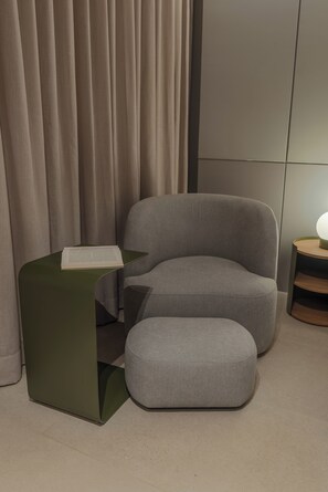 55-inch Smart TV with digital channels - Wake BioHotel, a Member of Design Hotels (Medellín)