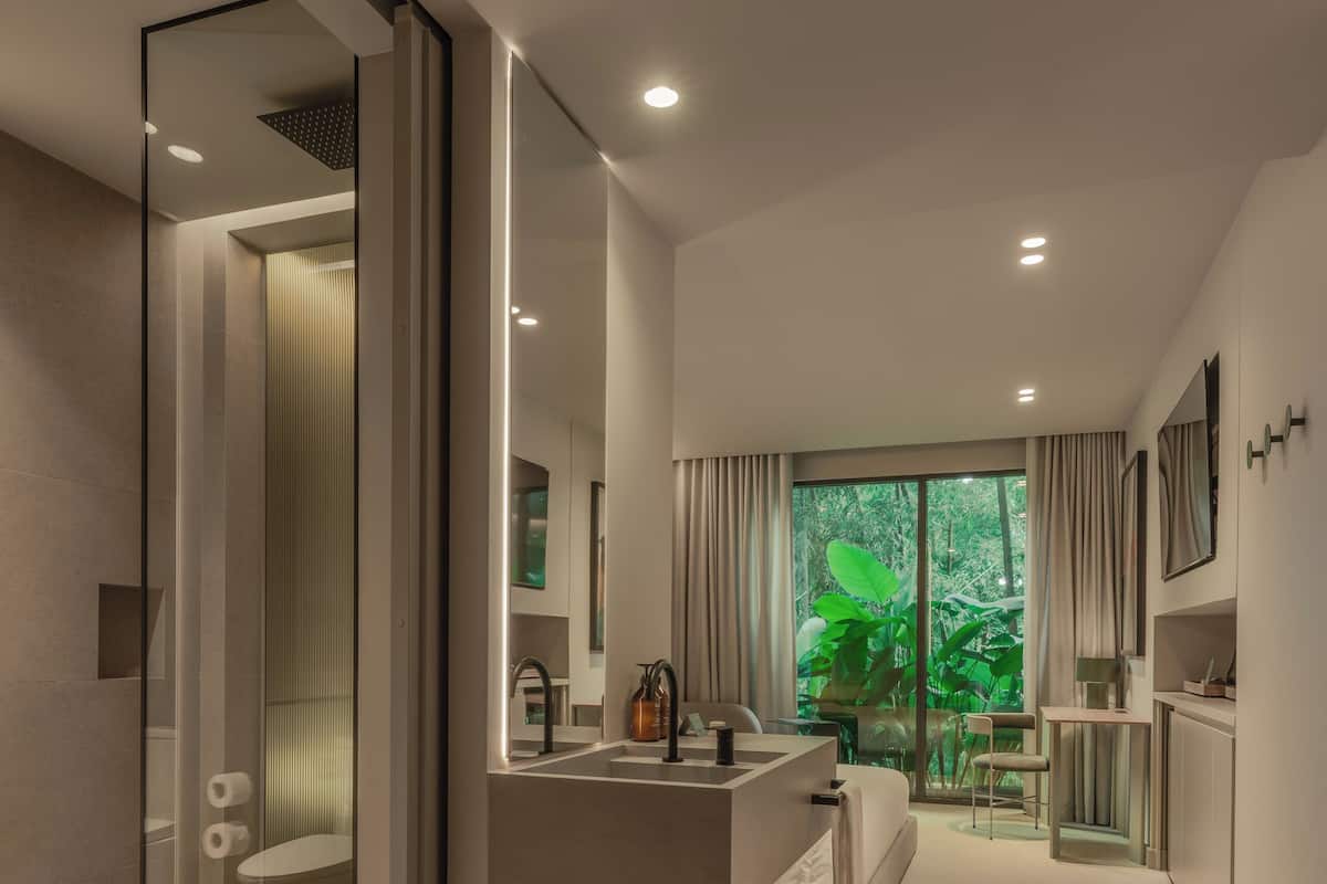 Deluxe Room, 1 King Bed, Non Smoking (Classic Standard)