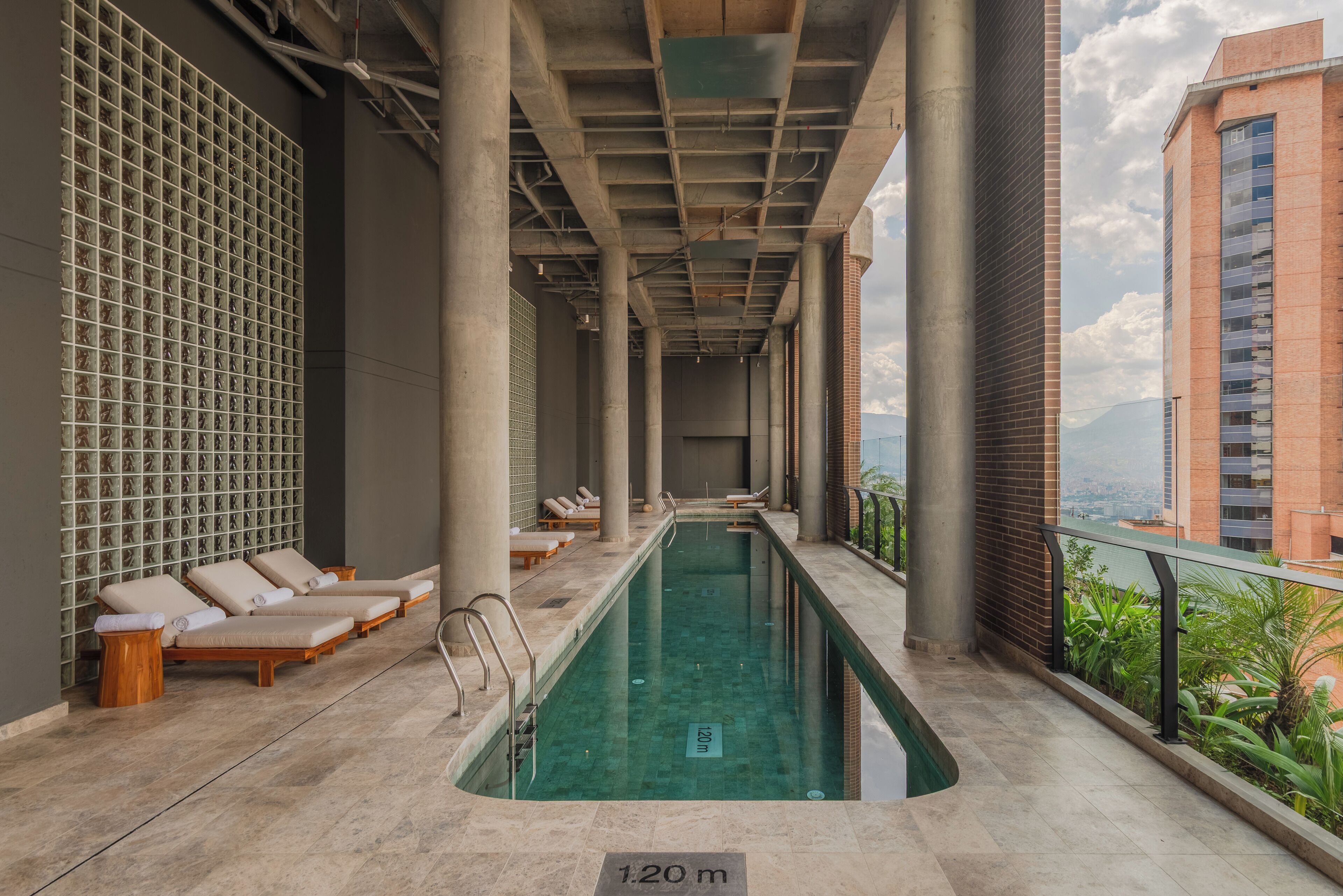 حمّام سباحة خارجي