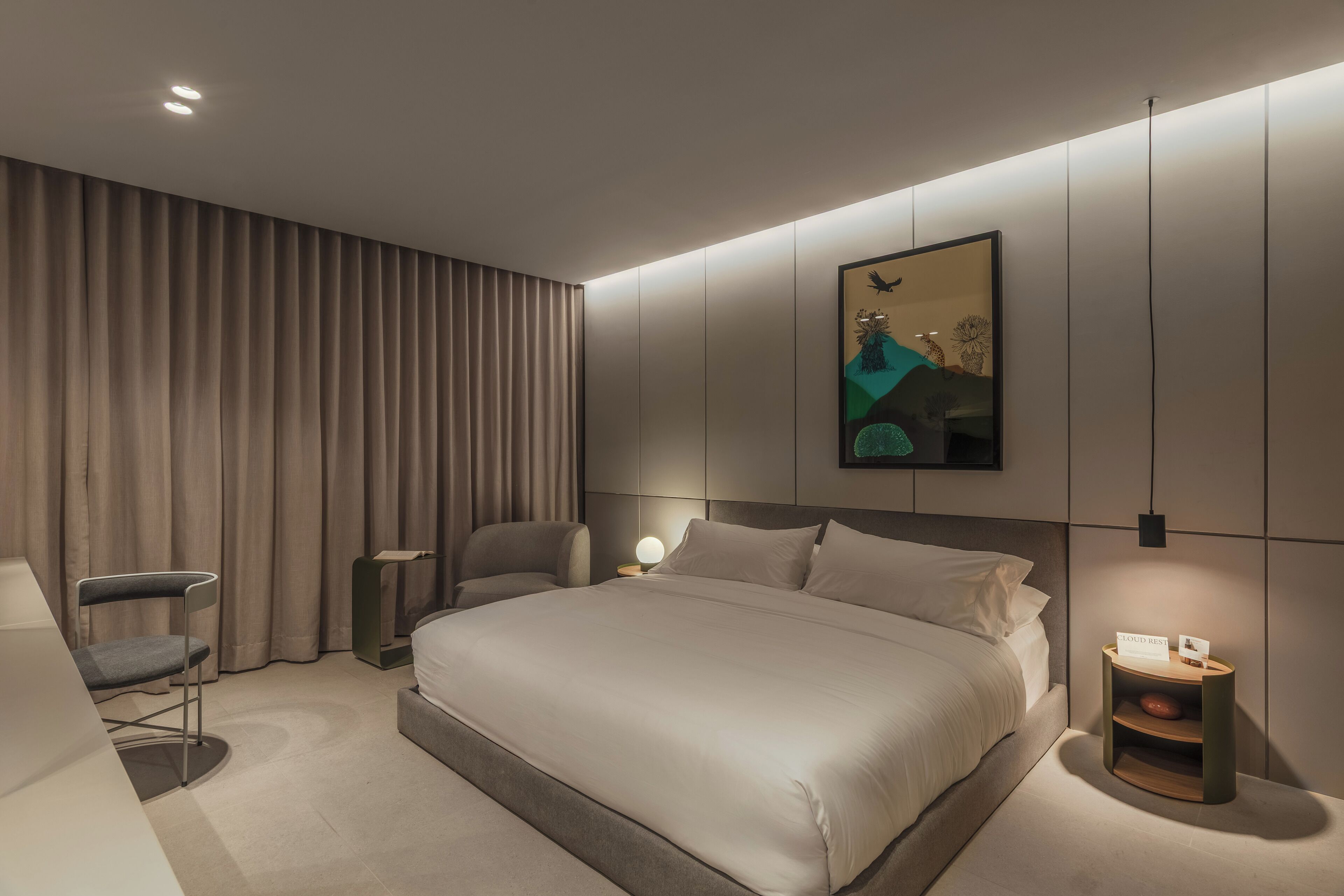 Hypo-allergenic bedding, free minibar items, in-room safe, free WiFi