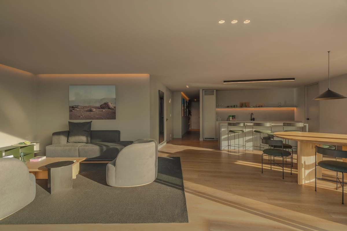 Habitación Elite, varias camas, para no fumadores (Terrace Residence  ) | Área de sala de estar | Smart TV de 55 pulgadas con canales digitales 