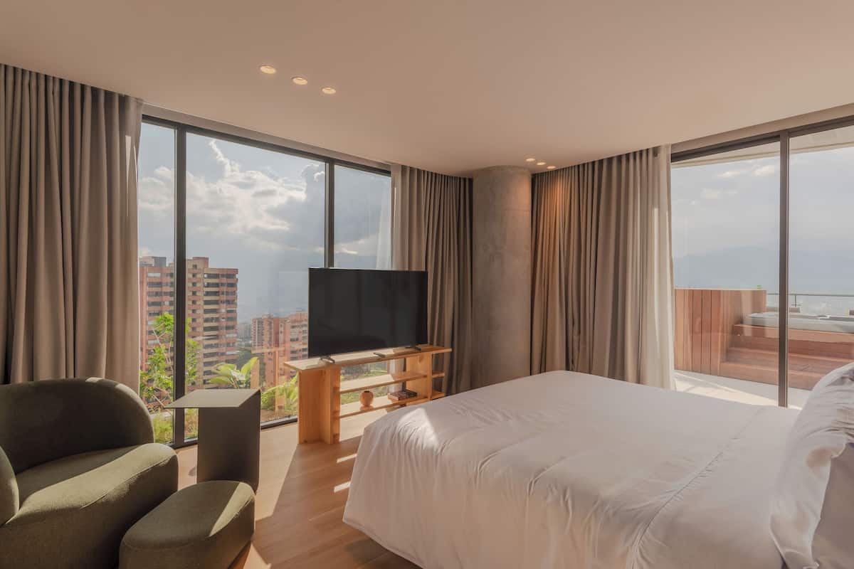 Luxury Apartment, 1 King Bed, Jetted Tub, City View | 1 bedroom, free minibar items, in-room safe, free WiFi