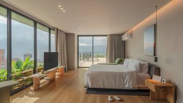 Departamento superior, 3 habitaciones, cocina, vista a la ciudad | 1 habitación y artículos del minibar gratis