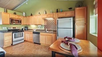 Mikrovågsugn, ugn, spishäll och diskmaskin