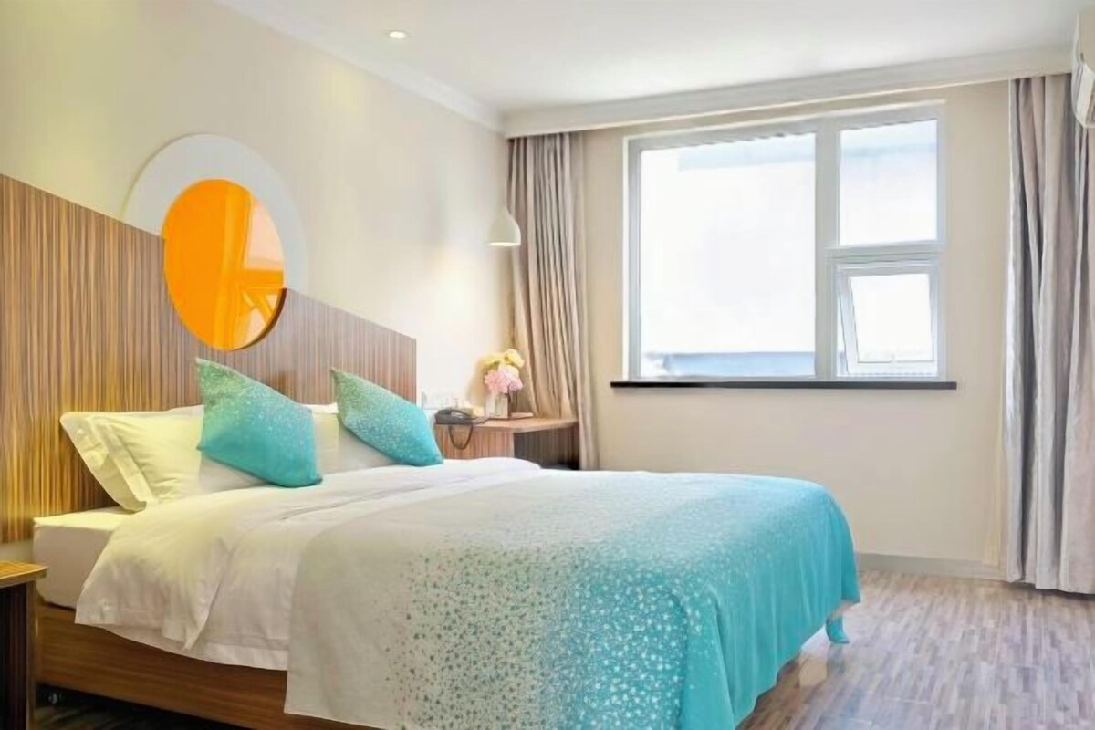 Business Queen Room