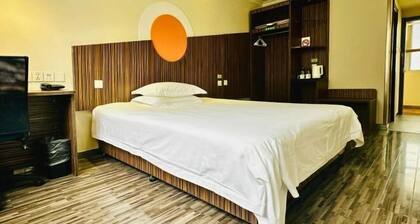 Shanghai Zhong'an Hotel (Xizang North Road Subway Station)