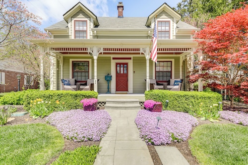 Walk to Main St & Parks: Zionsville Village Home