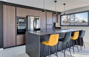 Fridge, oven, dishwasher, coffee/tea maker