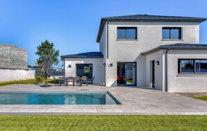 Een verwarmd zwembad