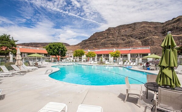 Outdoor pool, a heated pool