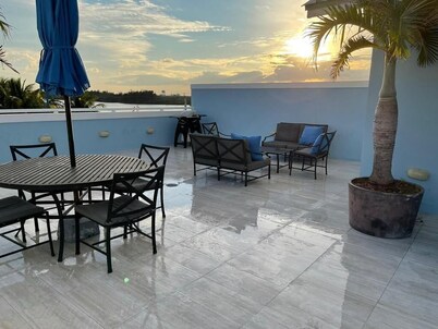Tremendous 3-bedroom villa in Hollywood for a relaxing getaway