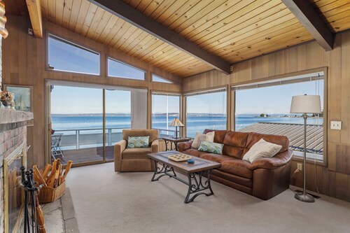 No Bank Waterfront Home - Epic Views and Sandy Beach Await you