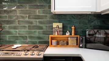 KĂŒhlschrank, Mikrowelle, Ofen, Herdplatte