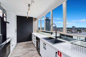 Fridge, oven, stovetop, dishwasher