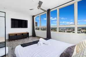 2 bedrooms, iron/ironing board, free WiFi, bed sheets