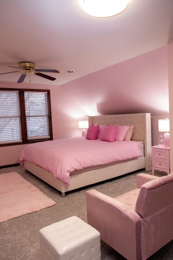 4 bedrooms, desk, iron/ironing board, free WiFi