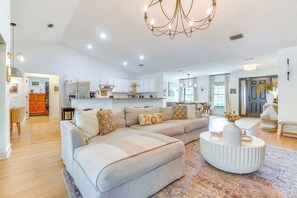 TV - Near Parks & Lakes: Sorrento Home w/ Pool & Yard! (Sorrento)