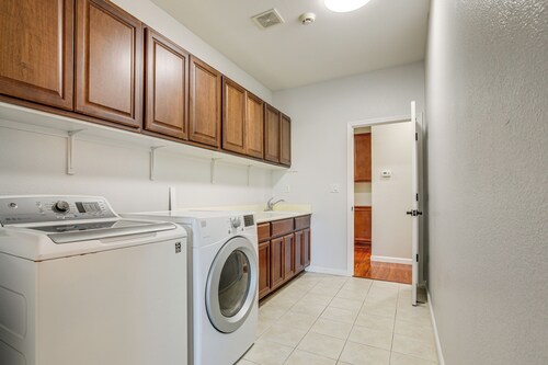 7 Mi to Dtwn: Home w/ Fenced Yard in Roseville!