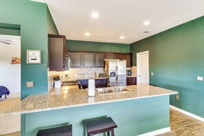 Fridge, microwave, stovetop, dishwasher