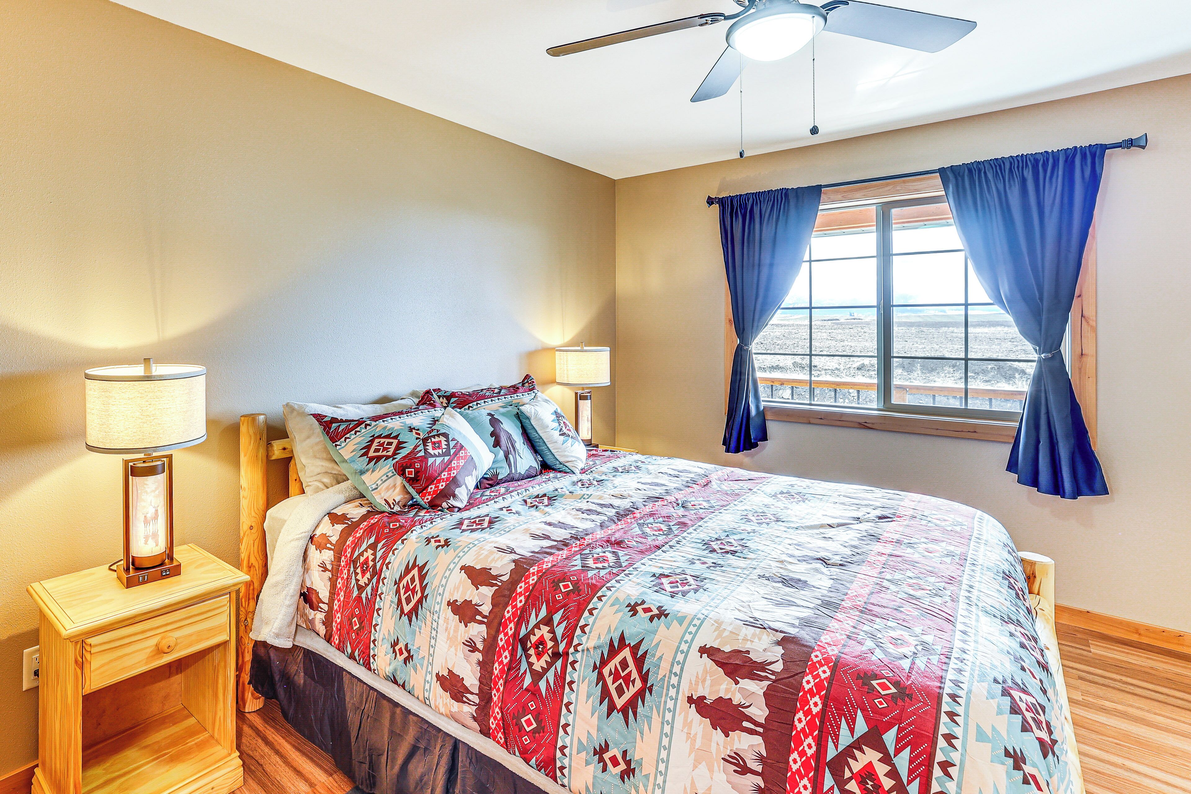 3 bedrooms, iron/ironing board, travel cot, Internet