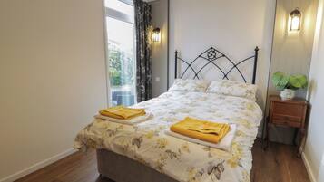 2 bedrooms, individually decorated, individually furnished, free WiFi