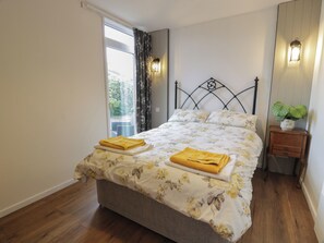 2 bedrooms, individually decorated, individually furnished, free WiFi - Swallow Cottage (Dumfries)