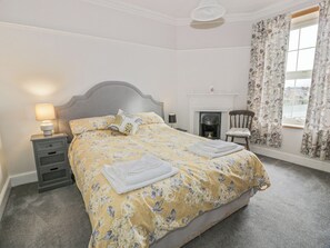 2 dormitorios, decoración individual, mobiliario individual