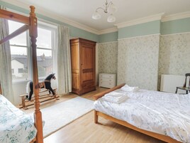 2 habitaciones, decoración personalizada y muebles diferentes 