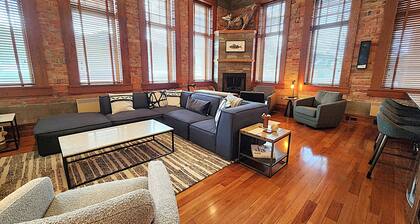 5 BDR | Style, Luxury & Comfort | Ideal Location