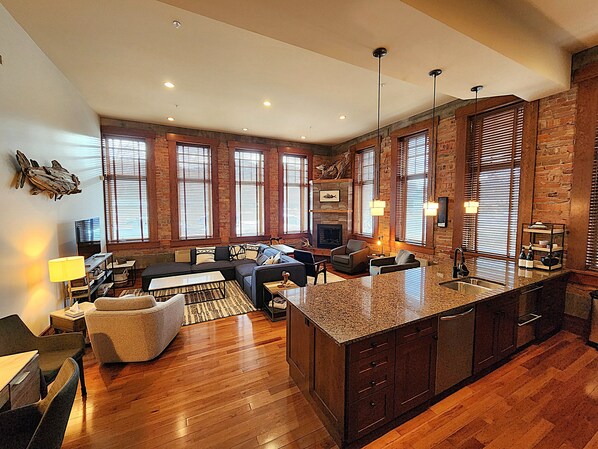 Smart TV, fireplace, DVD player, books