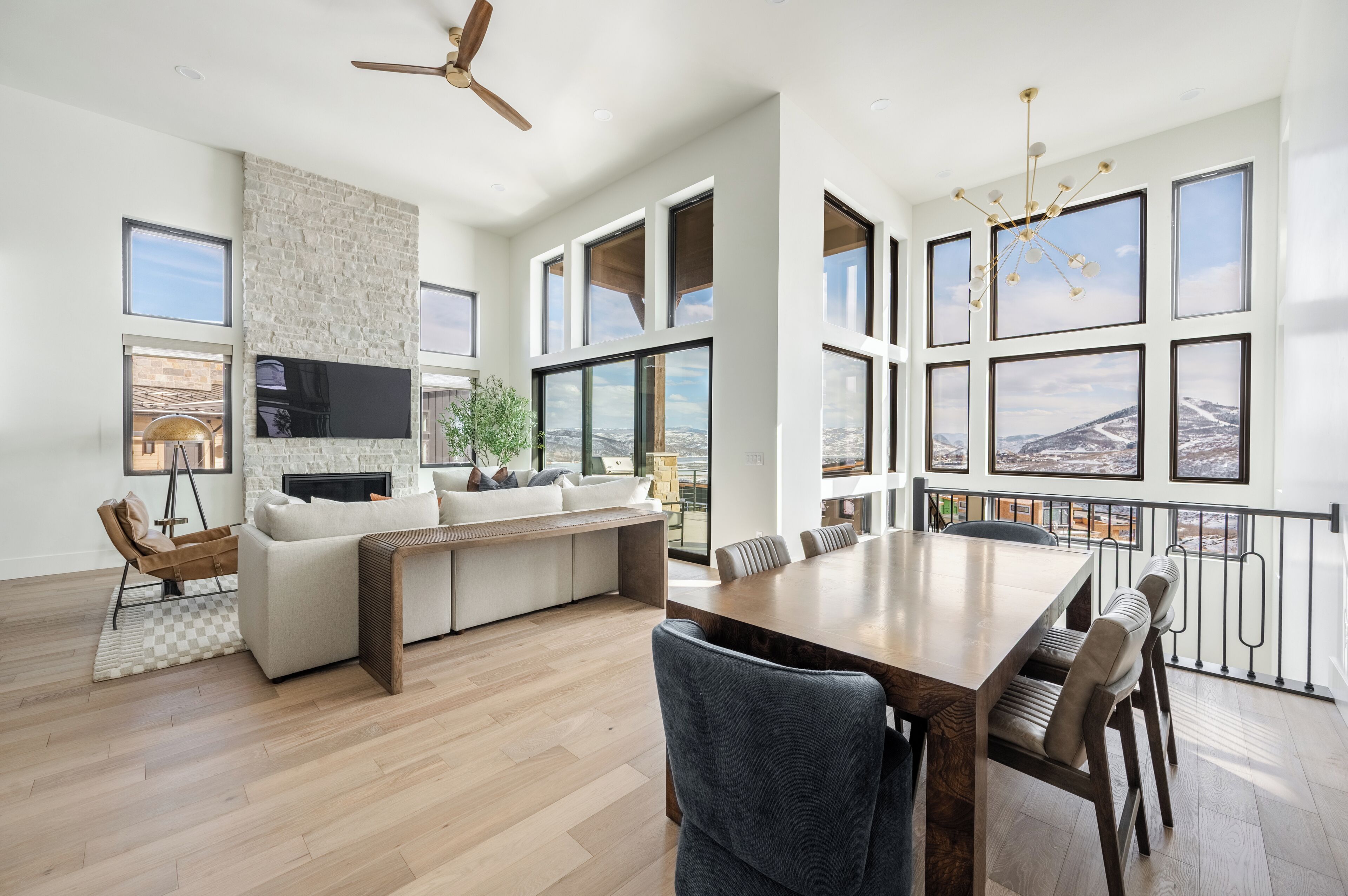Luxury House, Lake View | Dining room