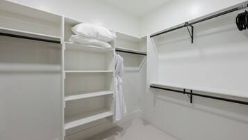 Luxury House, Lake View | Interior