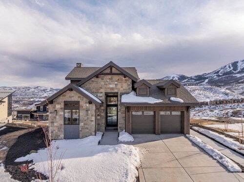 Amanti Lago by Luxury Mountain 