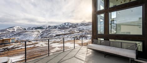 Casa de lujo, vista al lago | Interior