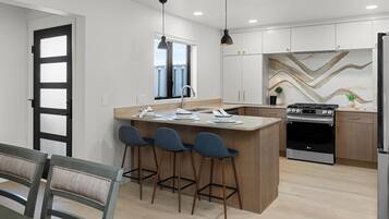 Microondas, horno, parrilla de estufa y lavavajillas