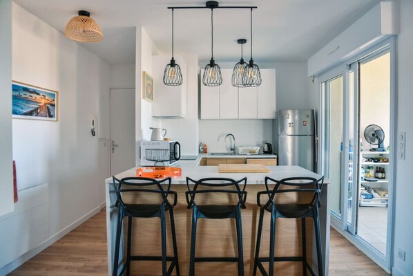 Fridge, microwave, oven, dishwasher