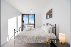 2 bedrooms, iron/ironing board, free WiFi