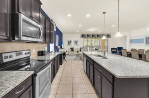 Fridge, microwave, oven, stovetop - Private pool~Lazy River~Near Disney~Resort~Pool Table (Kissimmee)