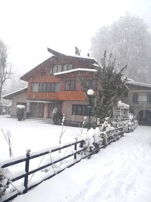 Room, 4 Bedrooms, Smoking, Balcony | Exterior - Room-sunset View Over Dal Lake 4 (Srinagar)
