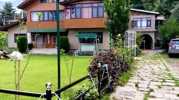 Room, 4 Bedrooms, Smoking, Balcony | Exterior