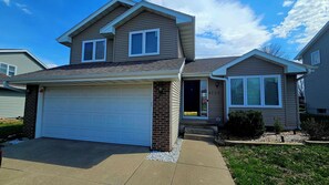 Exterior - Hawthorne Hideaway (West Des Moines)