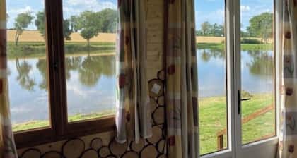 Fishing lake with cosy cabin in charming Saint-Marien with WiFi.
